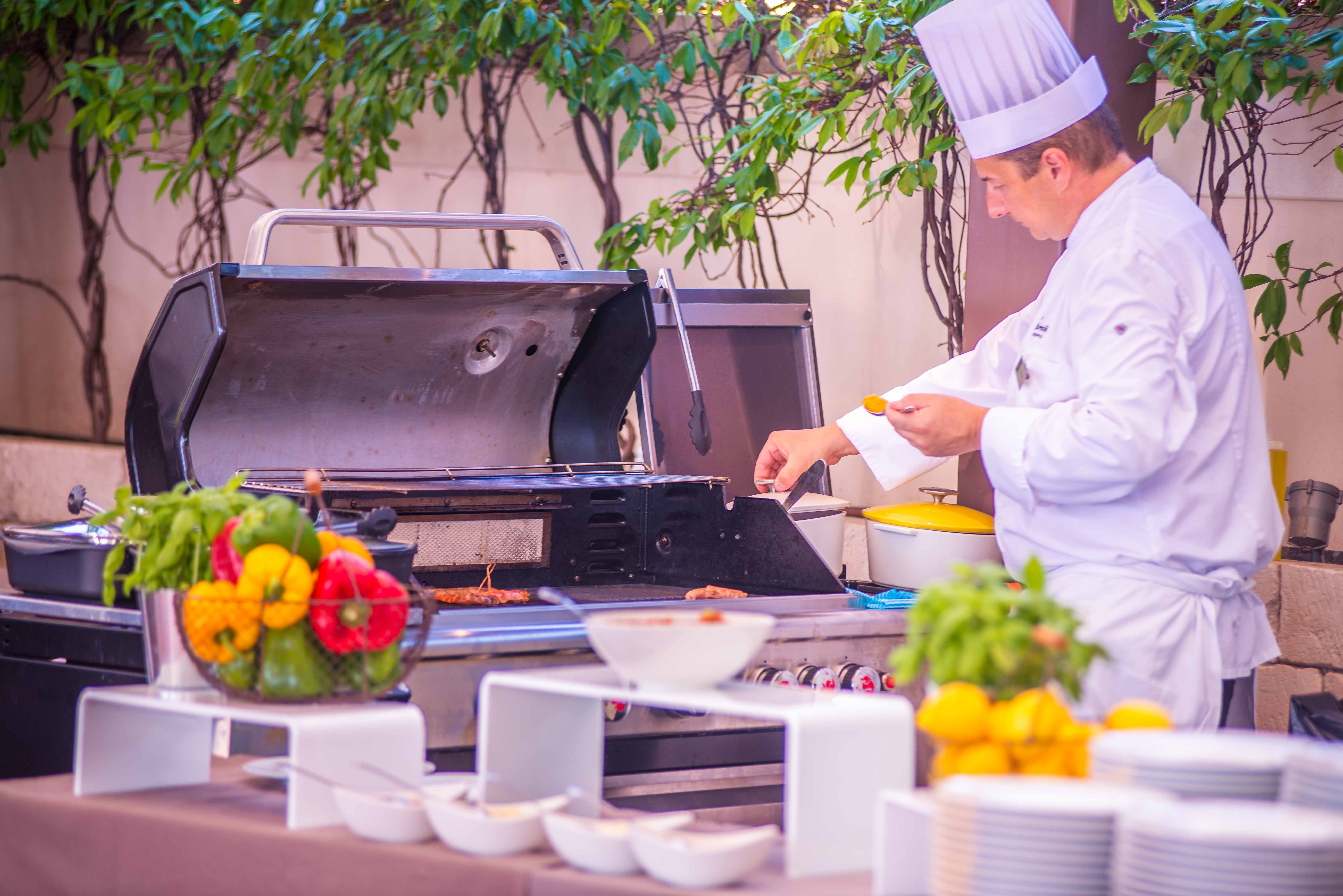 Fairmont Monaco MonteCarlo pink sunday horizon deck blog voyage icietlabas