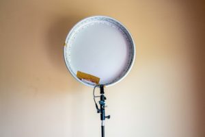Fabriquer une Lumière Continue avec un Plat à Tarte tutoriel photo DIY blog voyage
