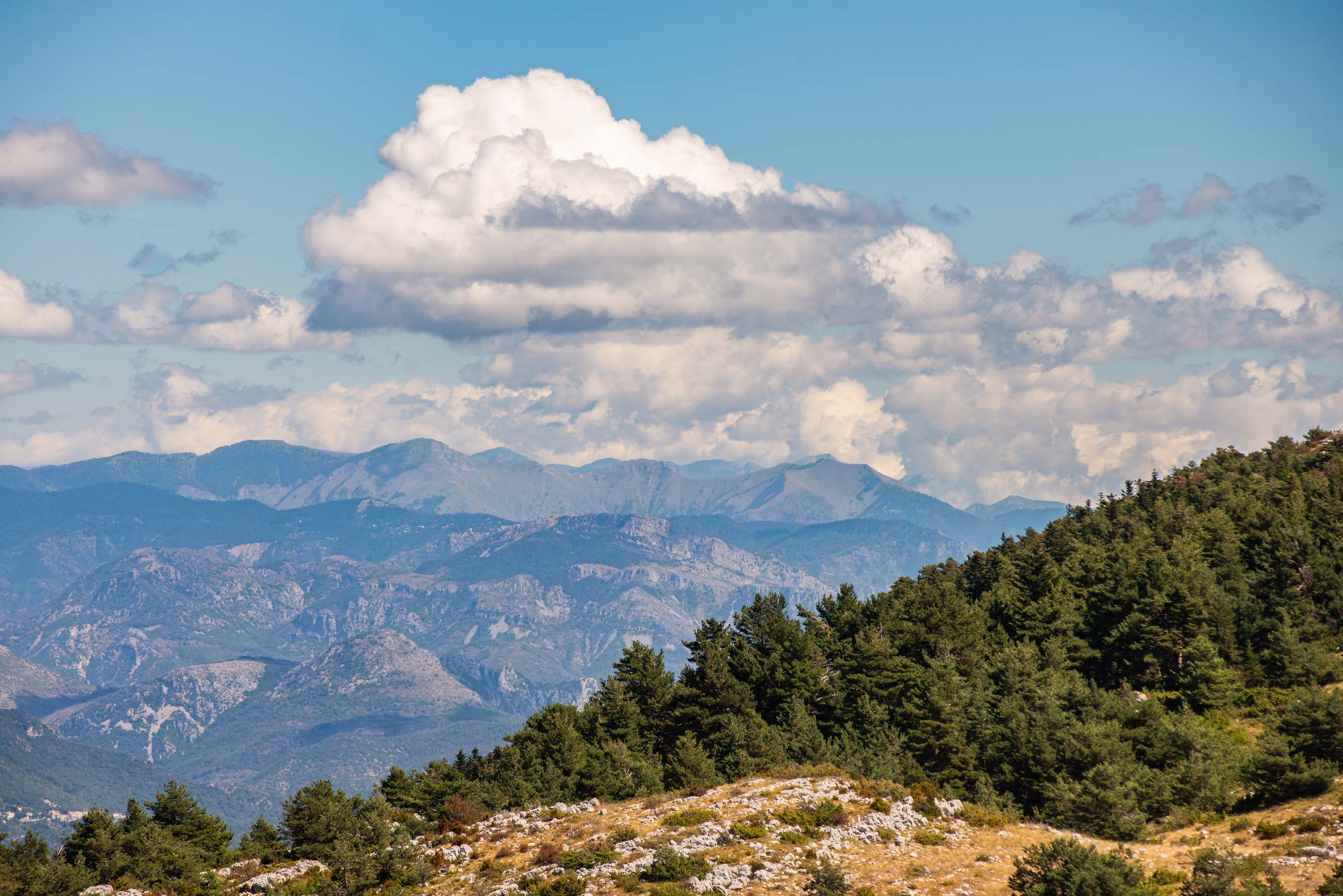 Gréolières-les-neiges en été provence alpes côte d'azur blog voyage