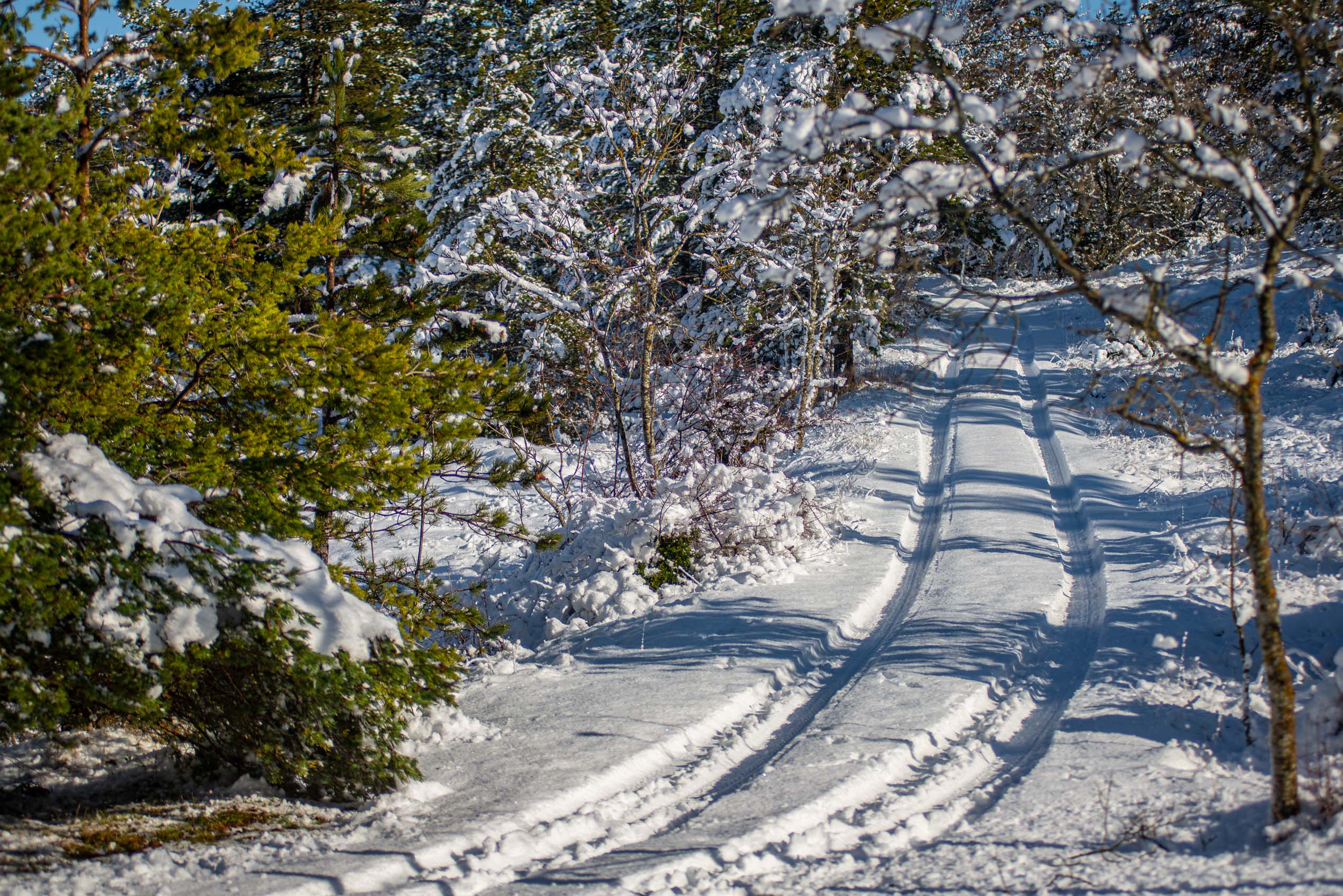 Caussols pendant l'hivers avec son manteau blanc voyage