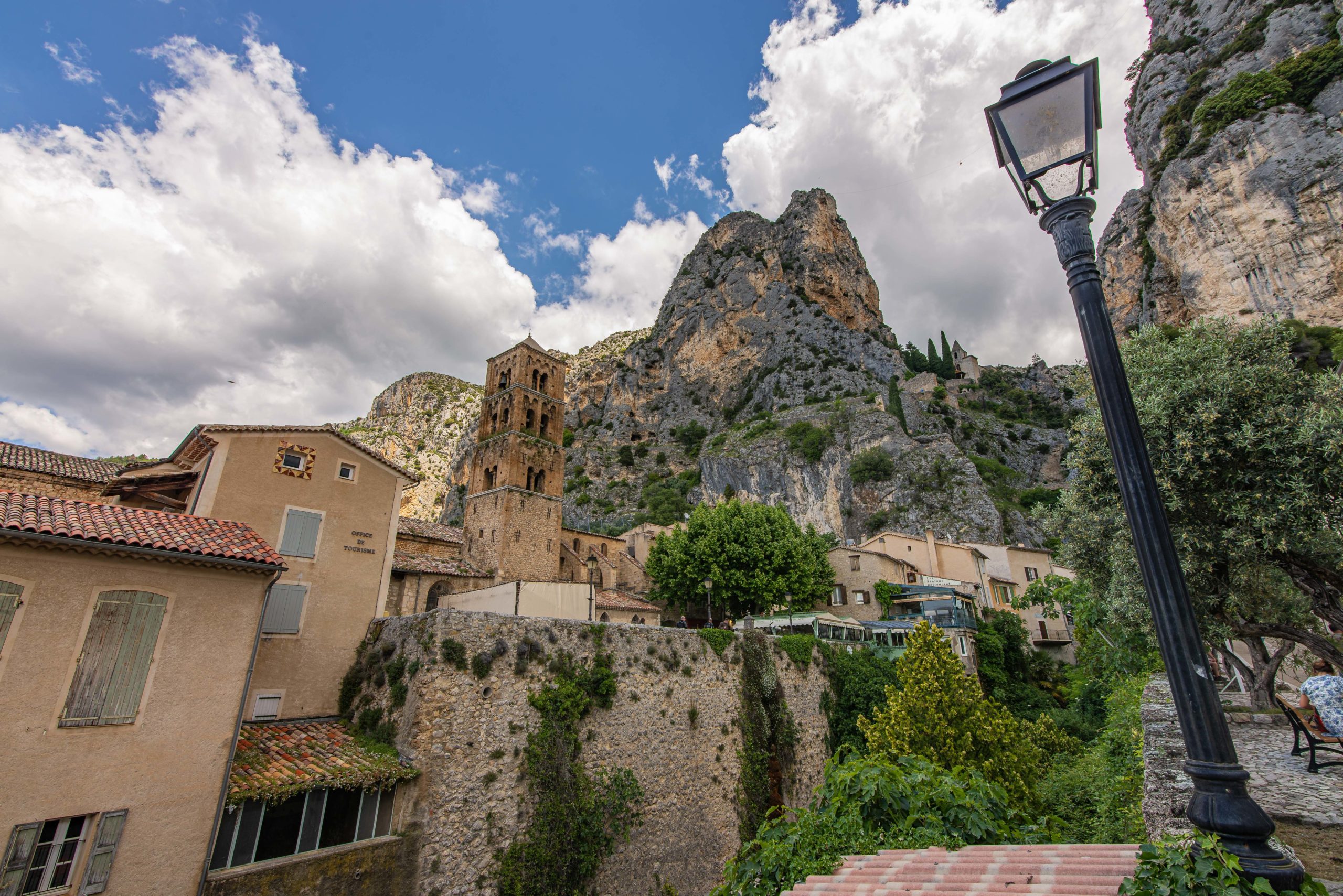 Moustiers-Sainte-Marie que faire en provence alpes cote d'azur alpes de haute provence plus beau village de France